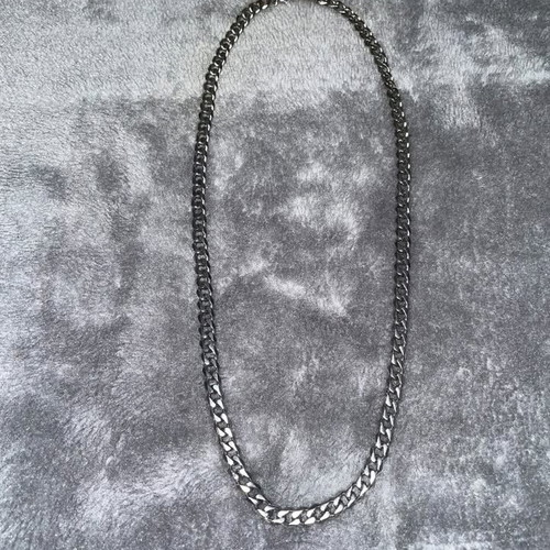 Chain like new, silver color