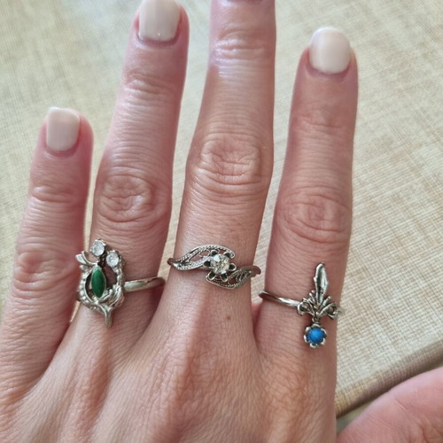 Set of 3 rings with blue, green and white stones