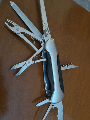 Multitool pocket knife like new with fabric belt pouch