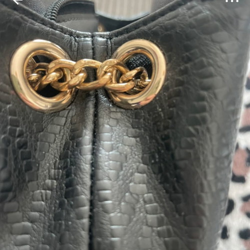 Black shoulder bag like new with chain