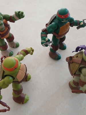 Ninja Turtles collectible figures used, set of 4 vintage toys