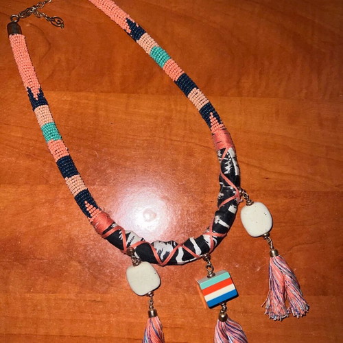 Stradivarius necklace like new, orange