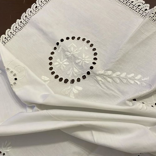 Handmade cutwork tablecloth with knitted lace and thread No40 new