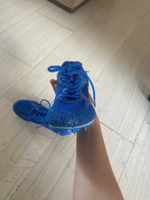 Admiral sprinting shoes with extra spikes, size 40, blue