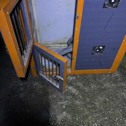 Theoprofil dog transport cage used with insulation and ventilation