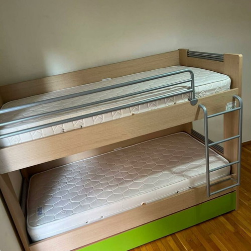 Irven bunk bed with sliding third bed, like new