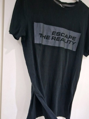 Ανδρική μπλούζα μέγεθος Medium σαν καινούργια με ανοίγματα στο πλάι