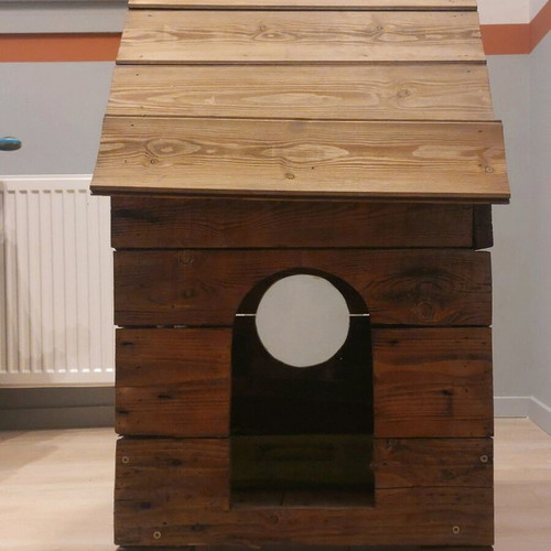 Dog House like new, quality wood with round windows