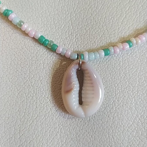 Handmade necklace with shell, new, multicolor