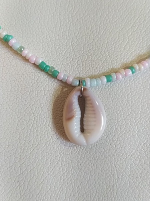Handmade necklace with shell, new, multicolor