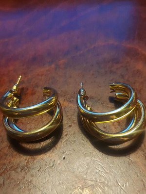 Metal Earrings new, gold color