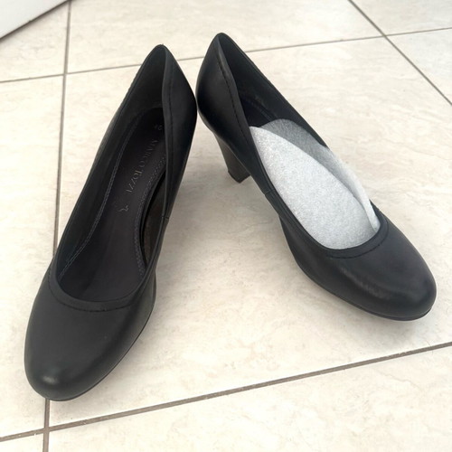 Marco Tozzi leather pumps like new, size 40, black