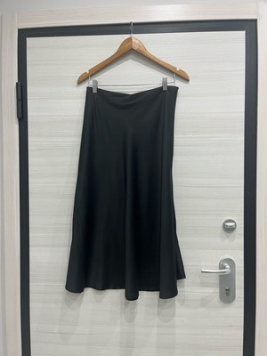 Women's satin skirt used