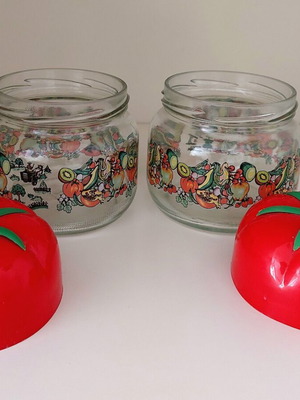 Set of 2 vintage glass kitchen jars with tomato lid