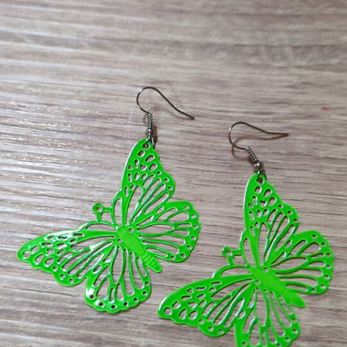 Dangling earrings new, green metal