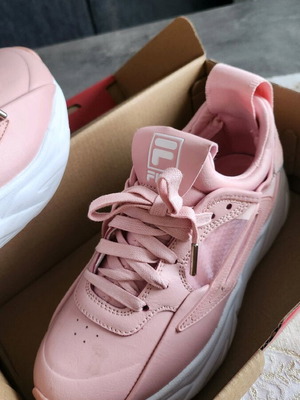 Παπούτσια Fila αθλητικά σαν καινούργια, μέγεθος 37,5