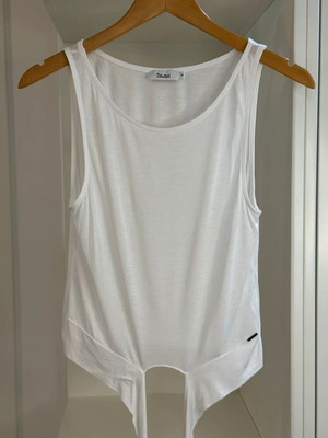Toi&Moi sleeveless top with tie white size S/M like new