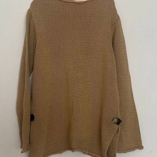Knitted sweater size M like new, gold