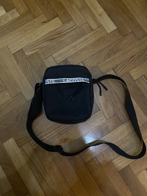 Τσαντάκι Lacoste μαύρο για ώμο
