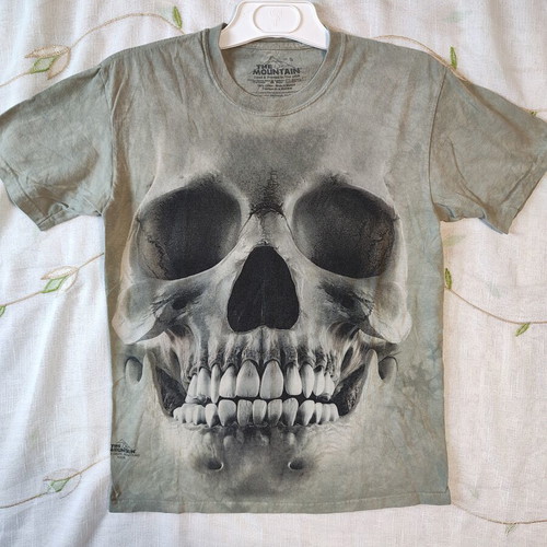 The Mountain t-shirt Big Face Skull by David Penfound size S like new