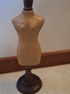Wooden jewelry stand beige like new