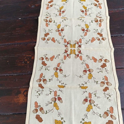 Cross-stitch table runner new