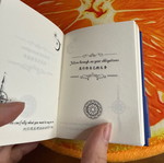 Mini βιβλιαράκι συμβουλών σαν καινούργιο με αστρολογικό design