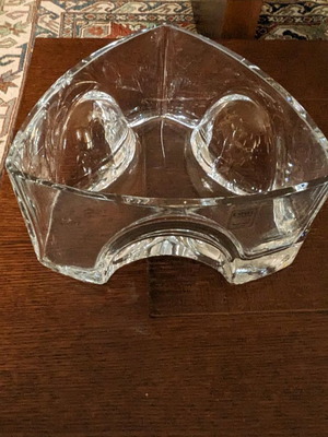 Crystal bowl used, triangular shape 24x24 cm