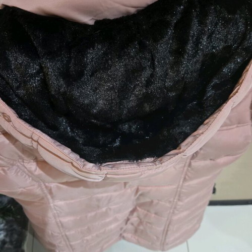 Pink sleeveless jacket with inner fur like new