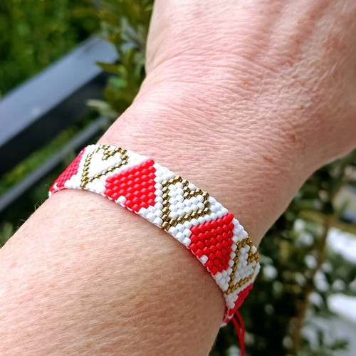 Handmade bracelet with heart beads Miyuki and macrame made to order