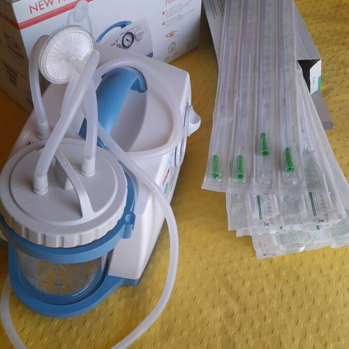 New Askir suction device new with 61 catheters gift