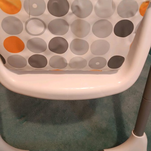 FreeOn folding baby high chair like new with 5-point safety harness