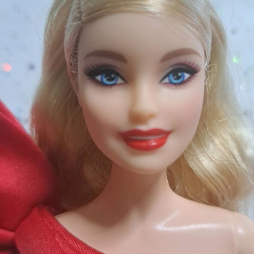 Barbie Holiday 2019 in original outfit with dress flaws