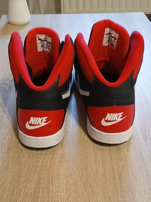 Nike Son Of Force sneakers σαν καινούργια, μέγεθος 44, μαύρο και κόκκινο