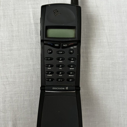 Sony Ericsson GF768 phone used, no charger, unknown condition