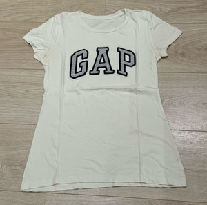 gap μπλουζάκι