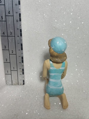 Bathing girl figurine ornament