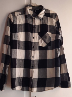 H&M women's long-sleeve checked shirt, size M, black and white