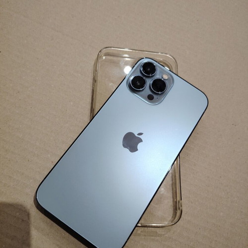 iPhone 13 Pro Max 128 GB Sierra Blue like new with cases and charger