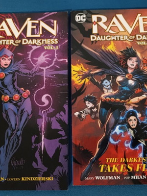 DC comics set of 2 in English like new