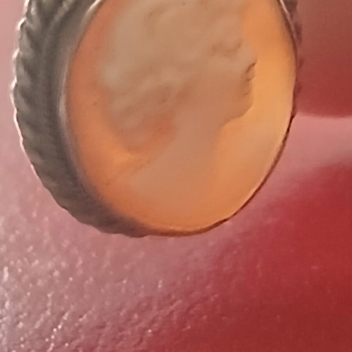Small cameo in 925 silver with silver chain, like new