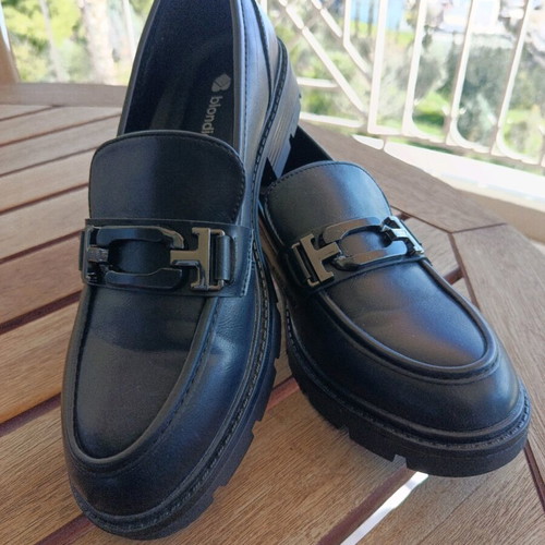 Women's black leather loafers like new Blondie