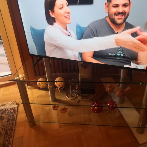 TV table like new, dimensions 0.45x1.05m