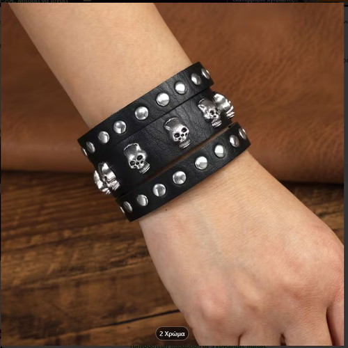 Leather bracelet new with studs and skulls black