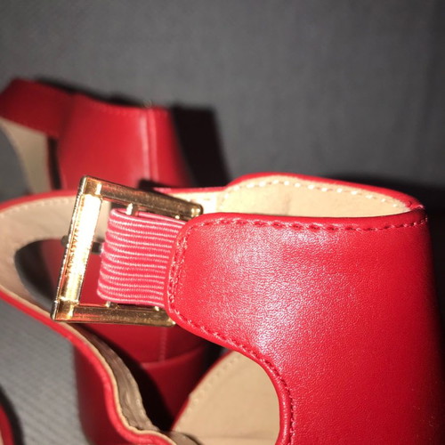 Alta Moda red pumps new with low square heel