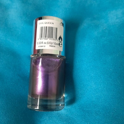 Revolution nail polish with holographic effect, shades Evil Queen and Pixie