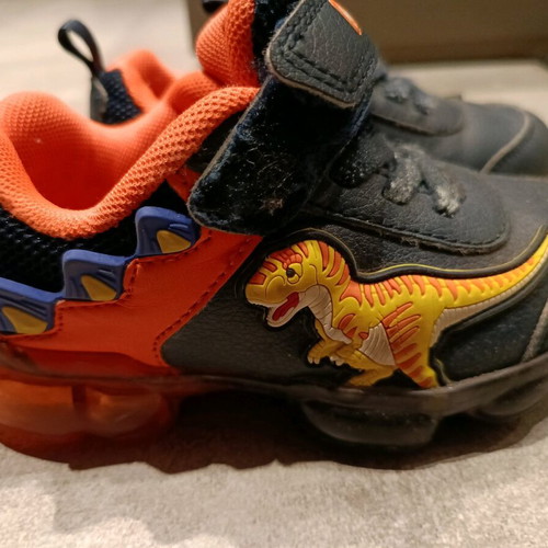 Bull Boys kids shoes size 26 athletic like new, blue and orange