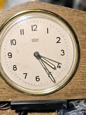 Ρολόι vintage MOM επιτραπέζιο μεταχειρισμένο, αναλογικό