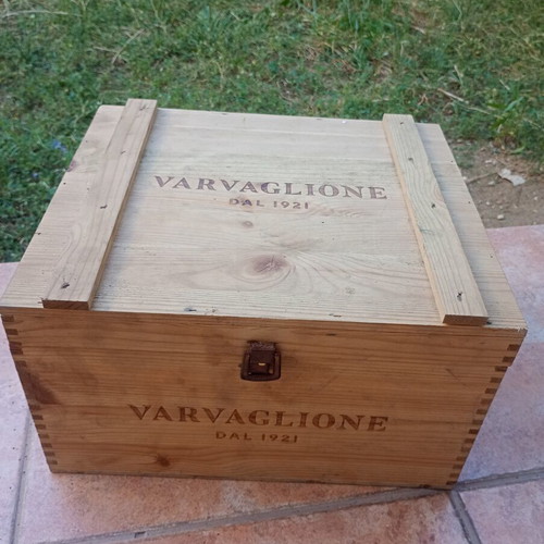 Varvaglione 1921 wooden drink box