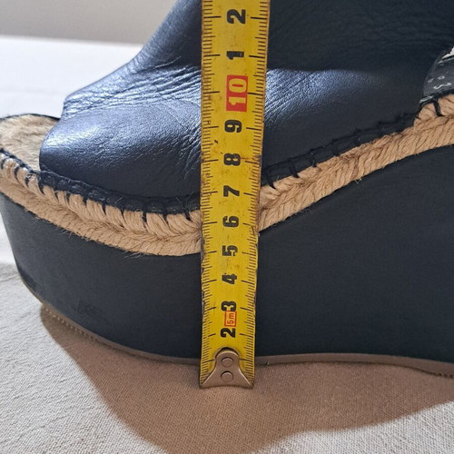 Paloma Barceló Palomitas leather platform sandals size 37 like new